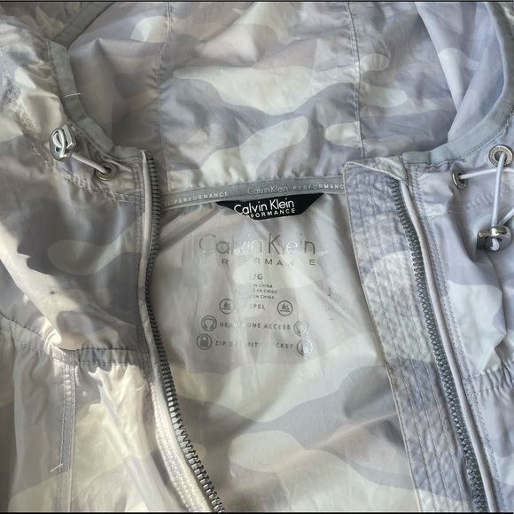 Calvin Klein white camo rain jacket in great condition - Picture 2 of 5